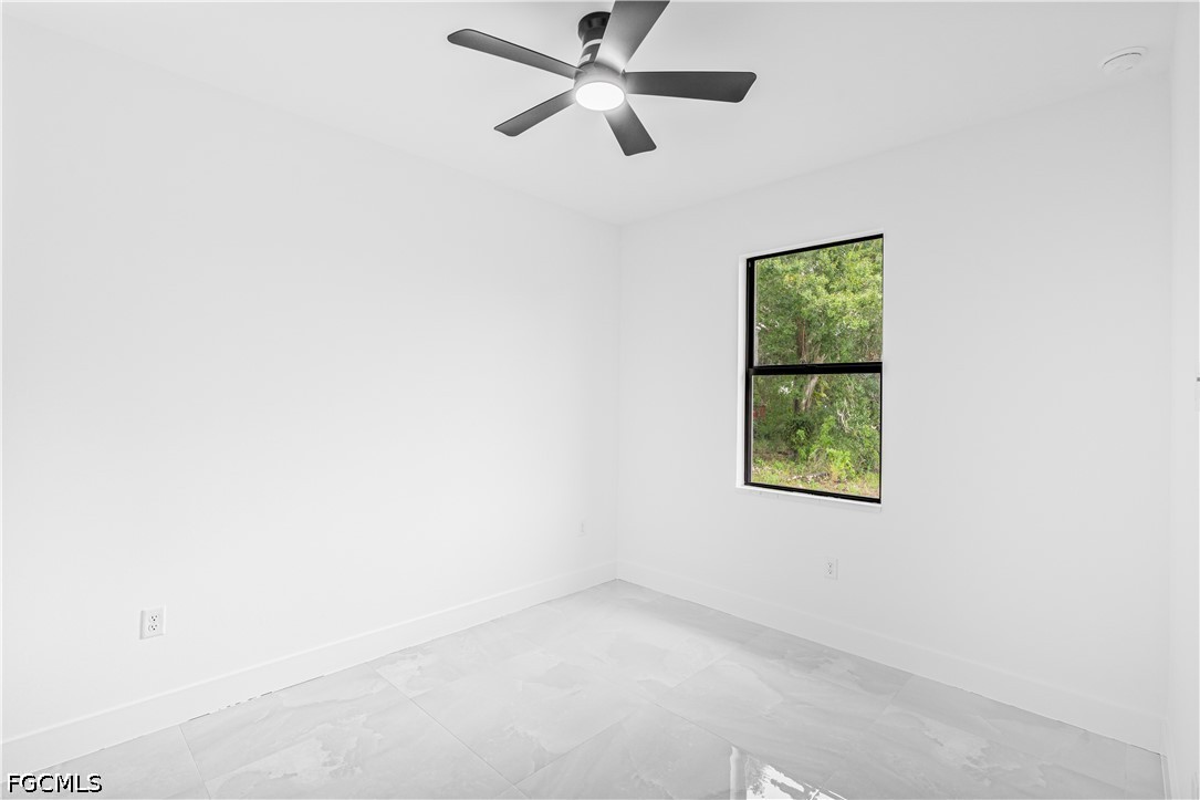 3 Bed SingleFamilyResidence for Sale in Lehigh Acres, photo 11