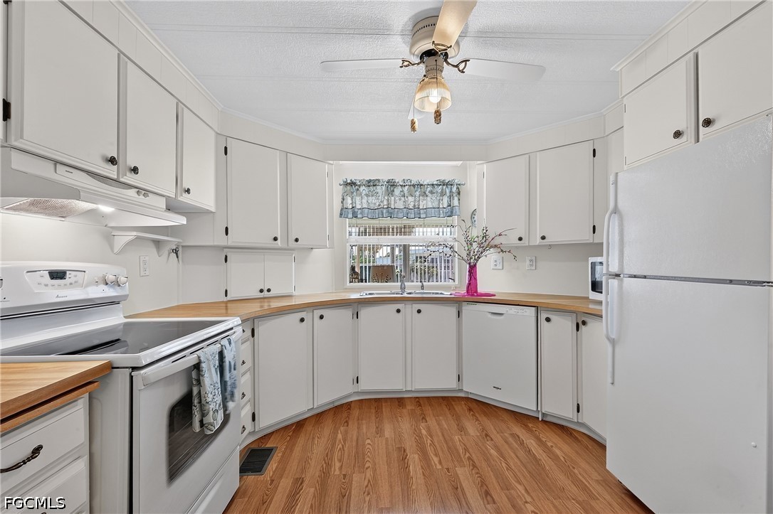 2 Bed ManufacturedHome for Sale in North Fort Myers, photo 11