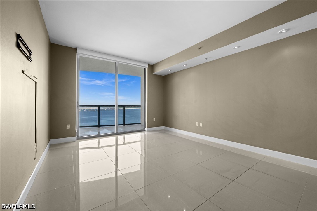 2 Bed Waterfront Home for Sale in Oasis, photo 11