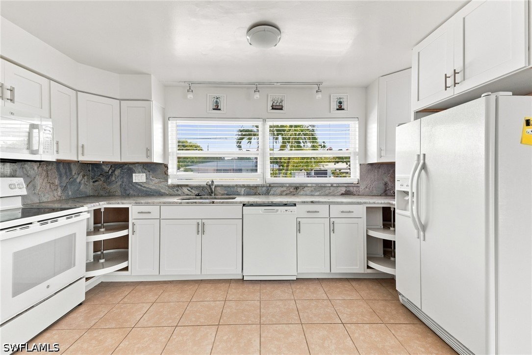 2 Bed Pool Home for Sale in Cape Coral, photo 11