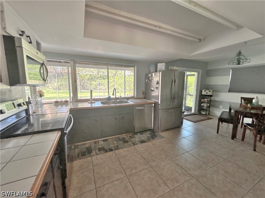 2 Bed Pool Home for Sale in Fort Myers Villas, photo 11