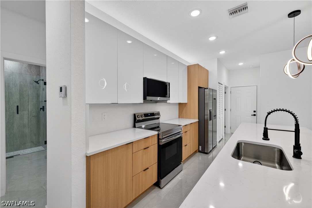4 Bed SingleFamilyResidence for Sale in Lehigh Acres, photo 11