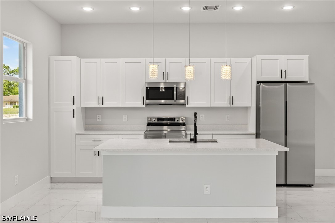 4 Bed SingleFamilyResidence for Sale in Lehigh Acres, photo 11