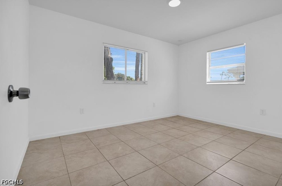 2 Bed Duplex for Sale in Fort Myers, photo 11