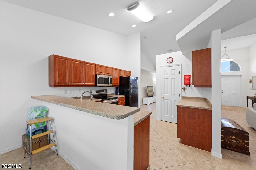 3 Bed Pool Home for Sale in Cape Coral, photo 11