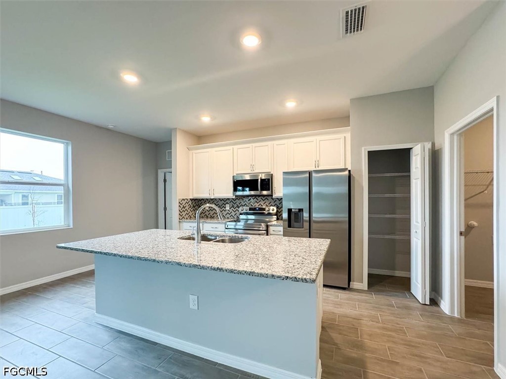 3 Bed SingleFamilyResidence for Sale in Cape Coral, photo 11