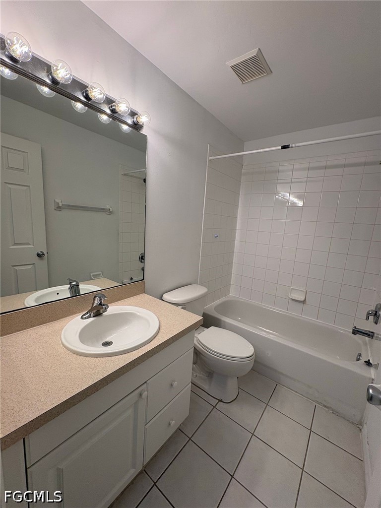 2 Bed Triplex for Sale in Cape Coral, photo 11