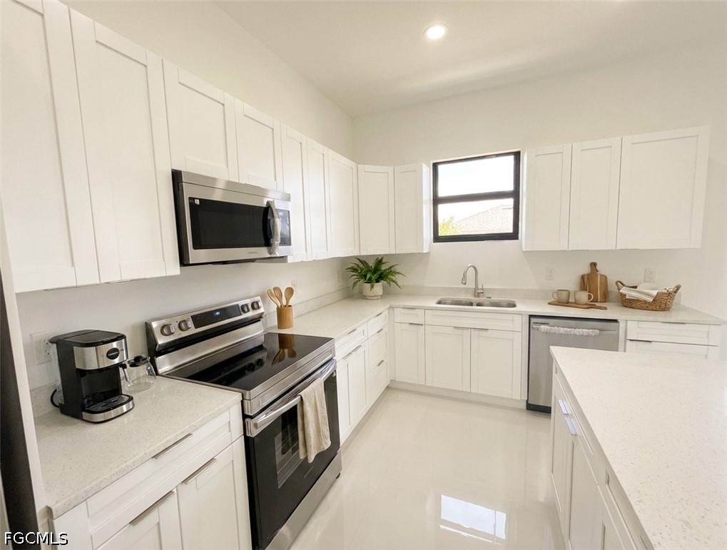 4 Bed SingleFamilyResidence for Sale in Cape Coral, photo 11