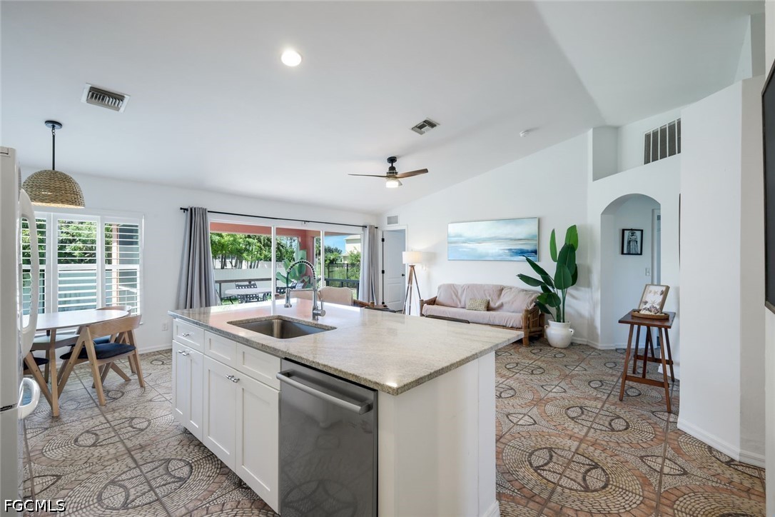 3 Bed SingleFamilyResidence for Sale in Cape Coral, photo 11