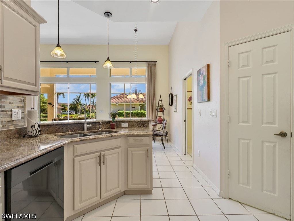 3 Bed SingleFamilyResidence for Sale in Naples, photo 11