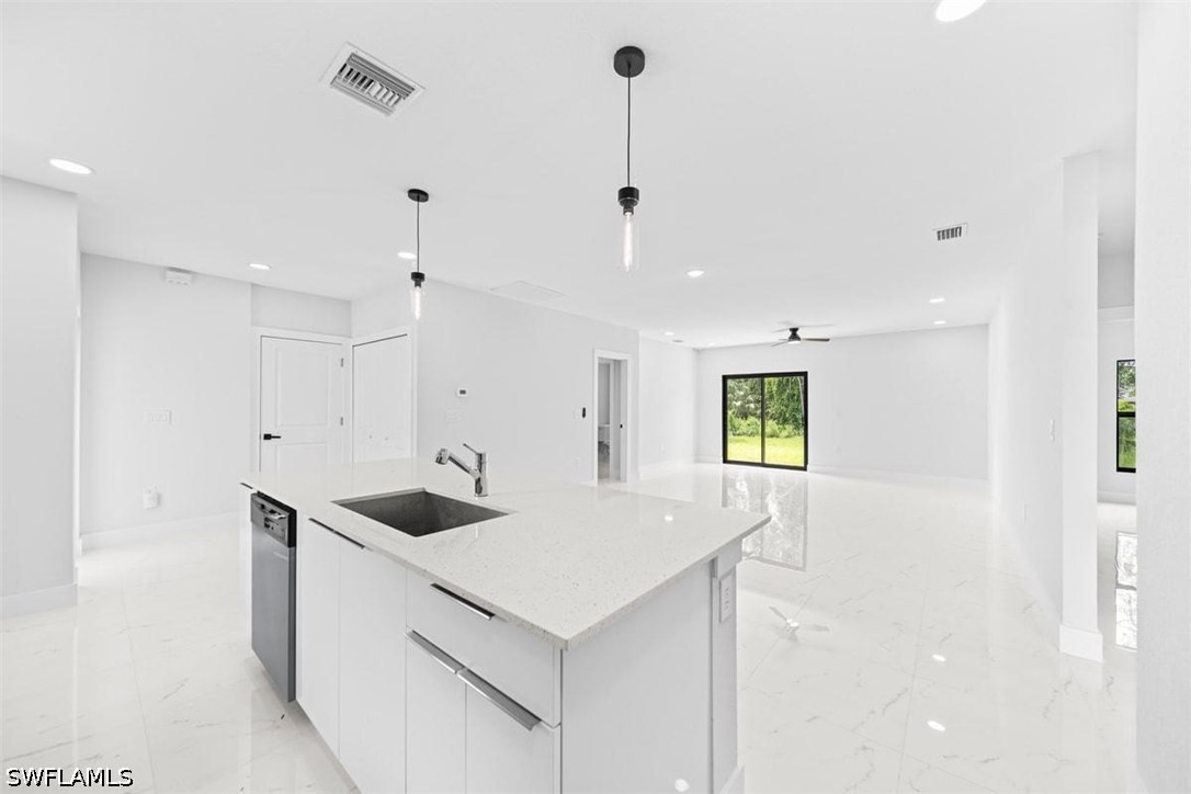 3 Bed SingleFamilyResidence for Sale in Lehigh Acres, photo 11