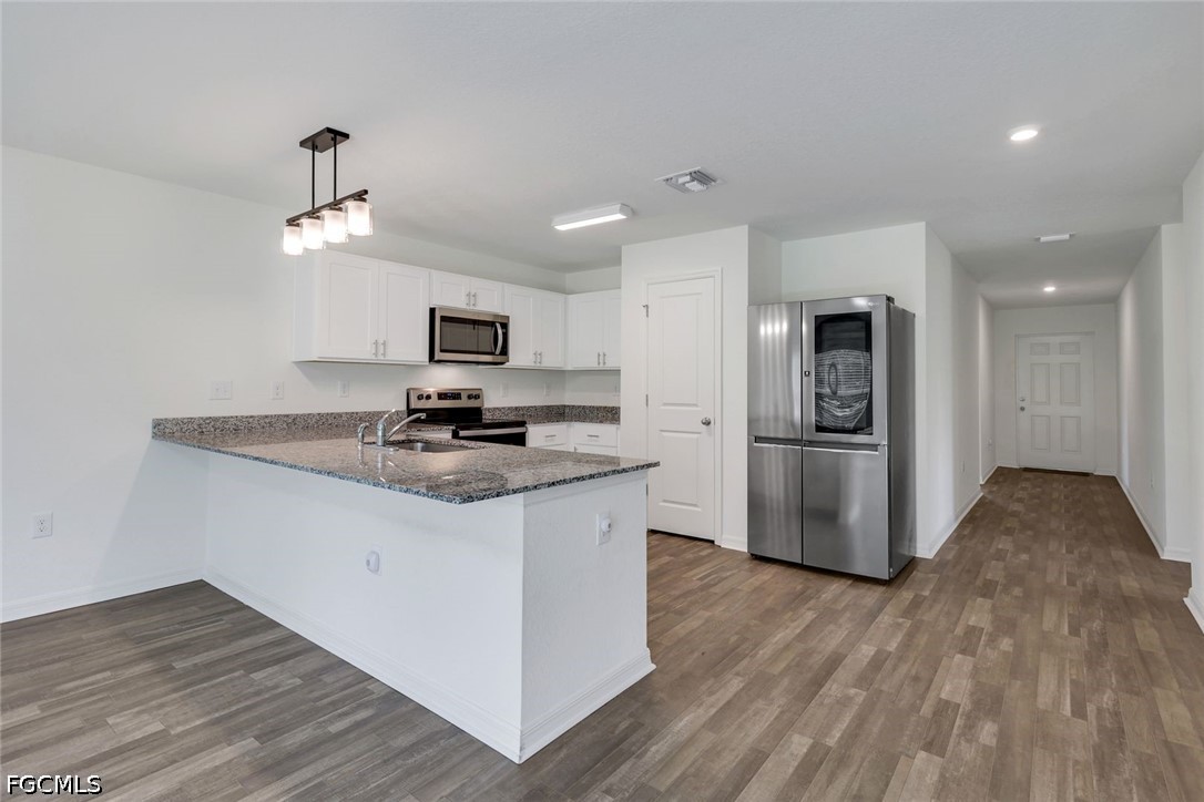 4 Bed SingleFamilyResidence for Sale in Cape Coral, photo 11