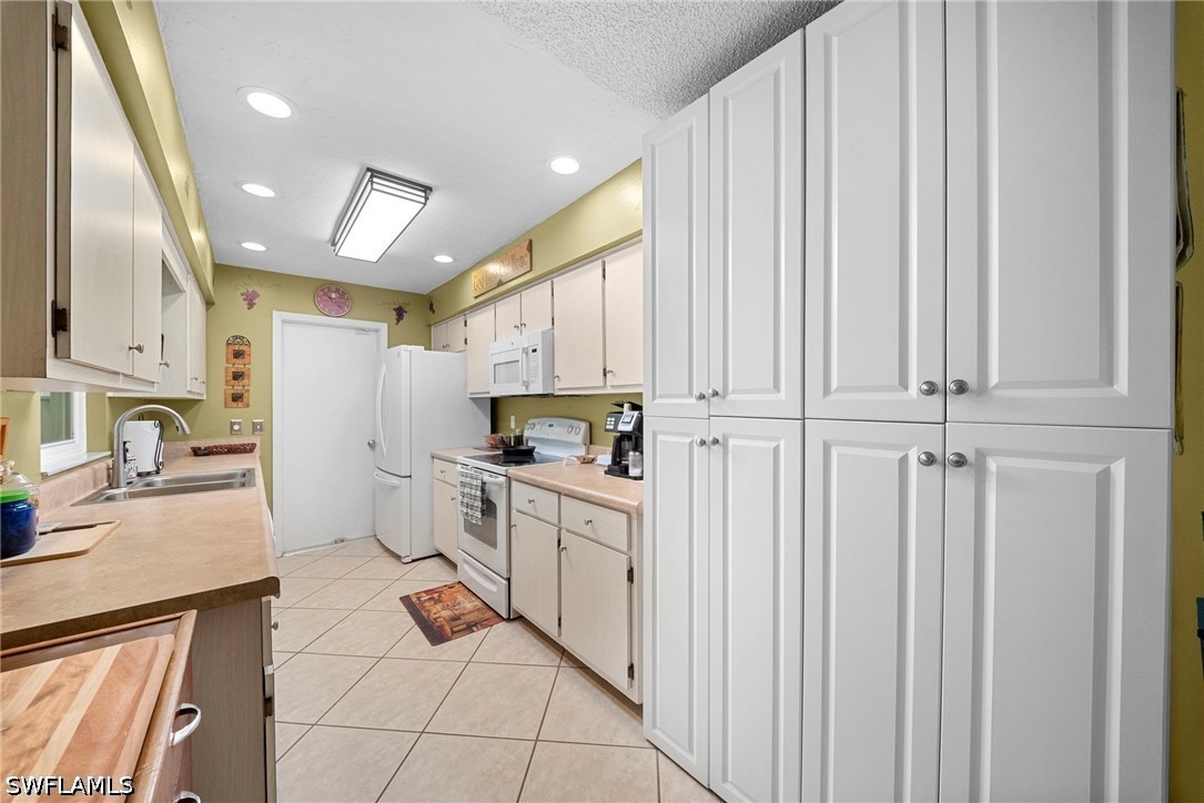 3 Bed Pool Home for Sale in San Carlos Park, photo 11