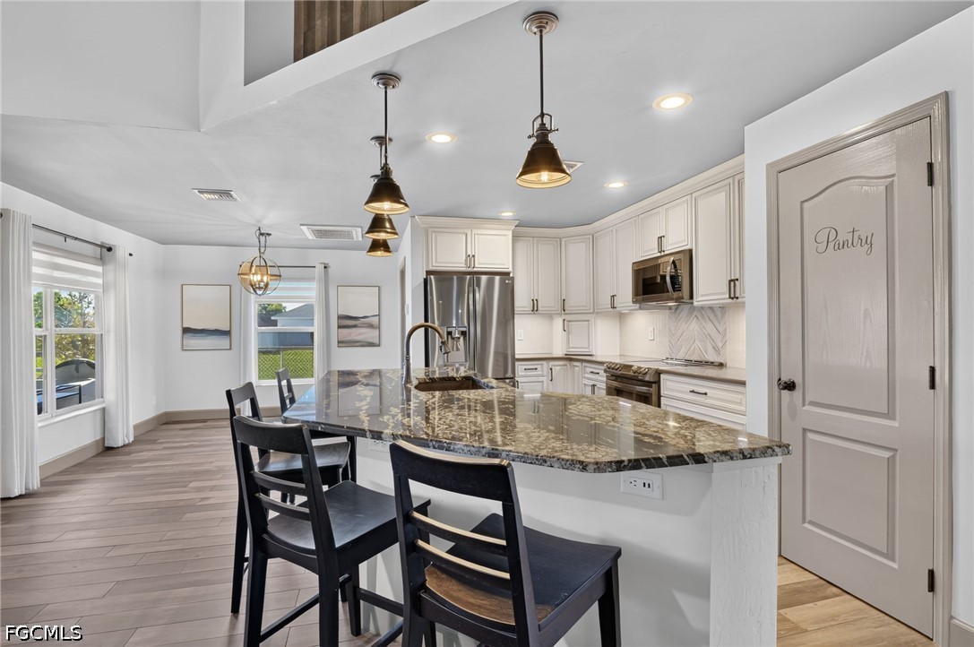 3 Bed SingleFamilyResidence for Sale in Cape Coral, photo 11