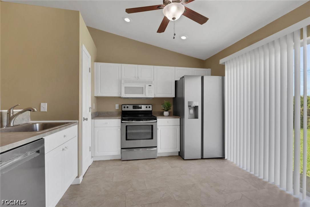 3 Bed SingleFamilyResidence for Sale in Cape Coral, photo 11