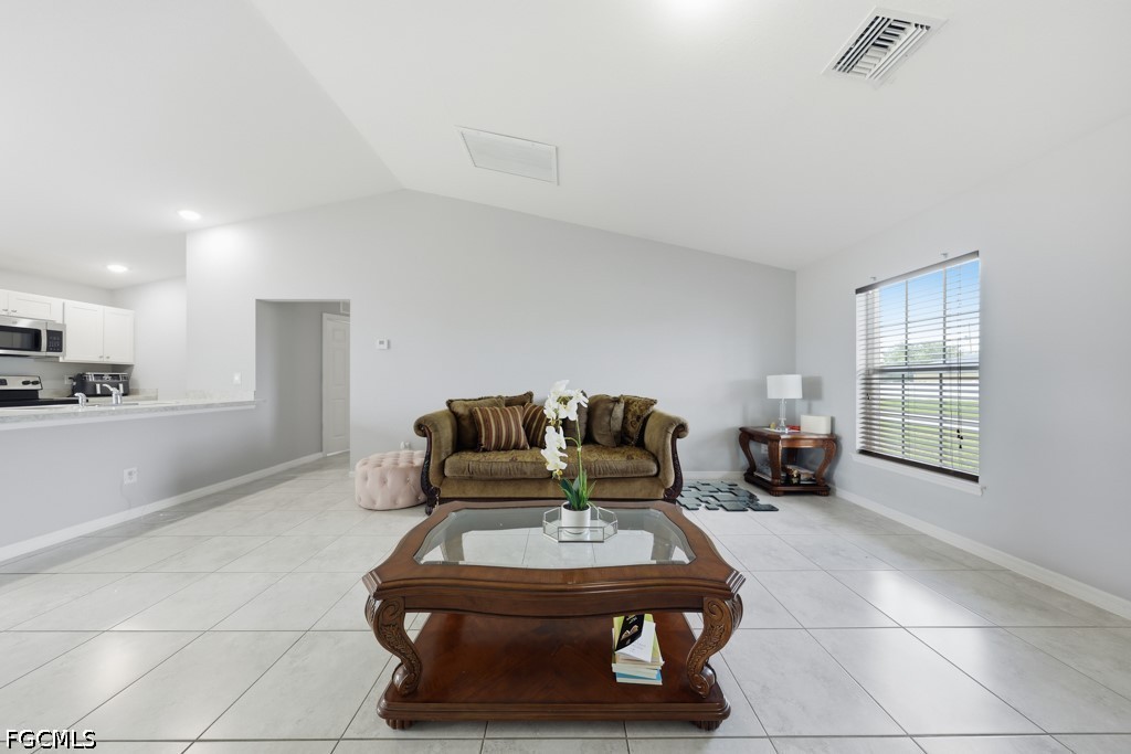 3 Bed SingleFamilyResidence for Sale in Cape Coral, photo 11