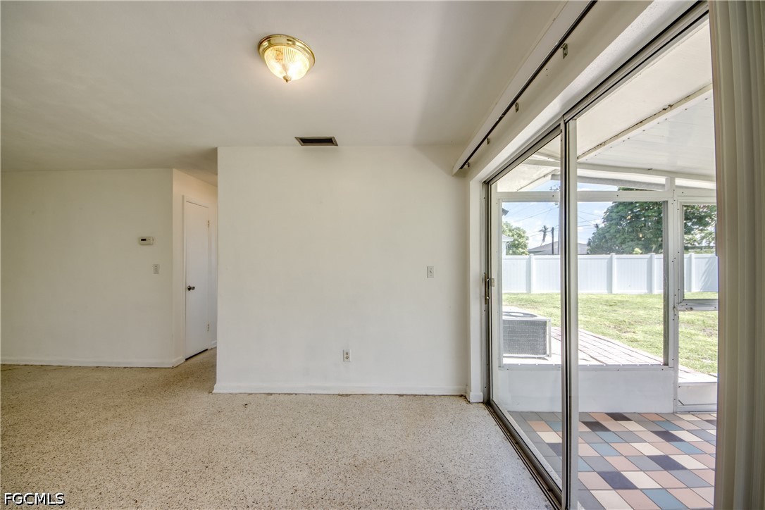 2 Bed SingleFamilyResidence for Sale in Cape Coral, photo 11