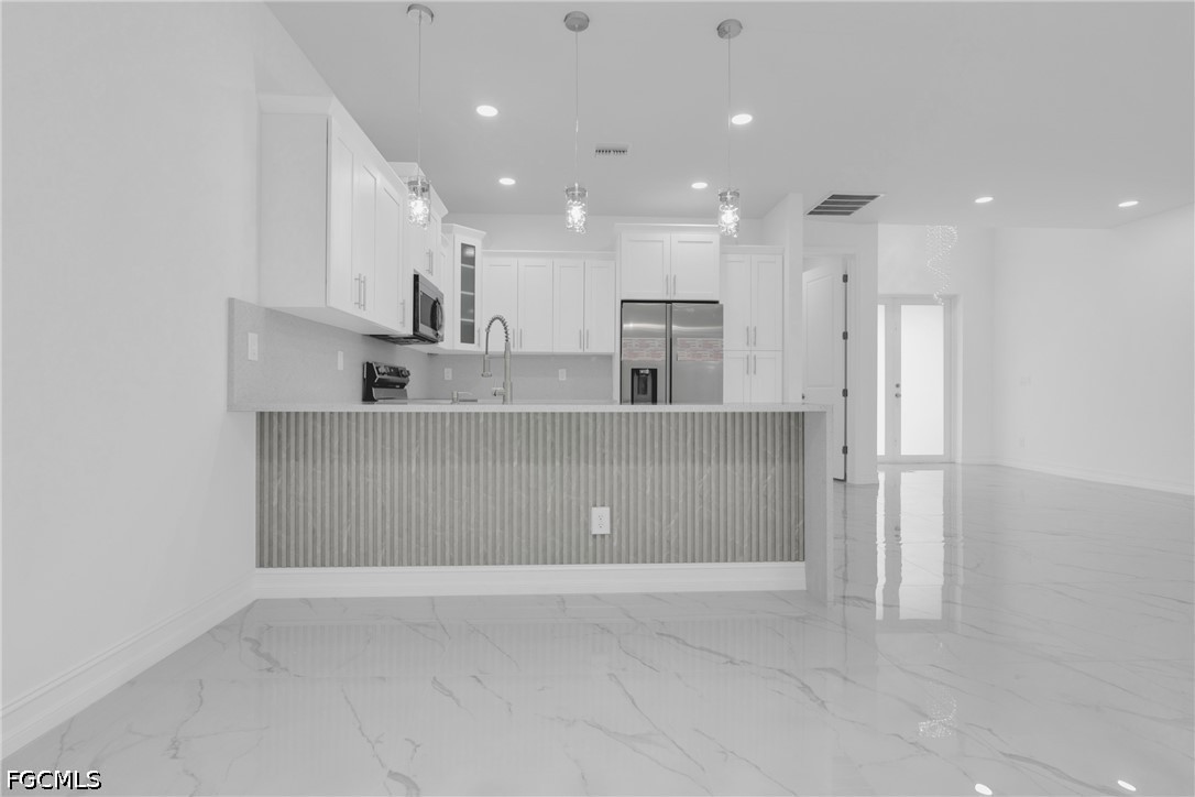 3 Bed SingleFamilyResidence for Sale in Lehigh Acres, photo 11