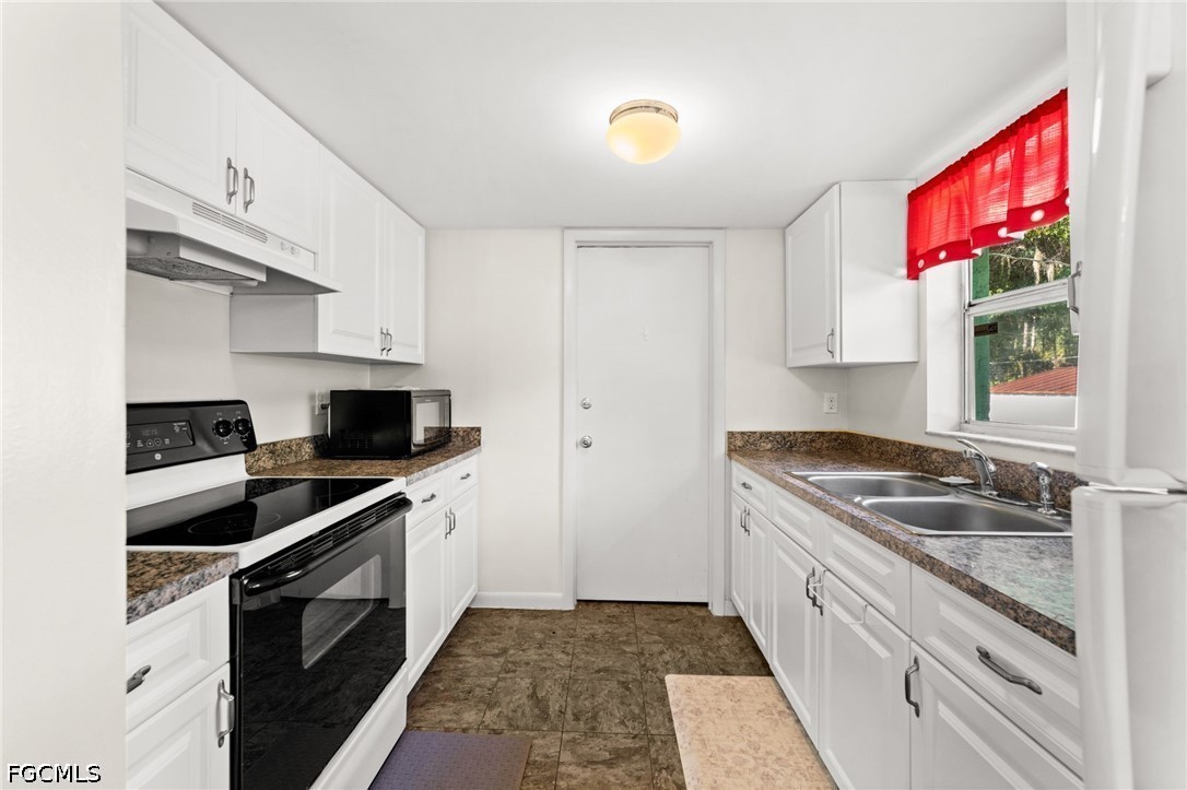 3 Bed SingleFamilyResidence for Sale in Fort Myers, photo 11