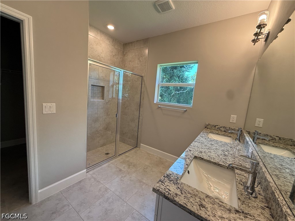 3 Bed SingleFamilyResidence for Sale in Lehigh Acres, photo 11
