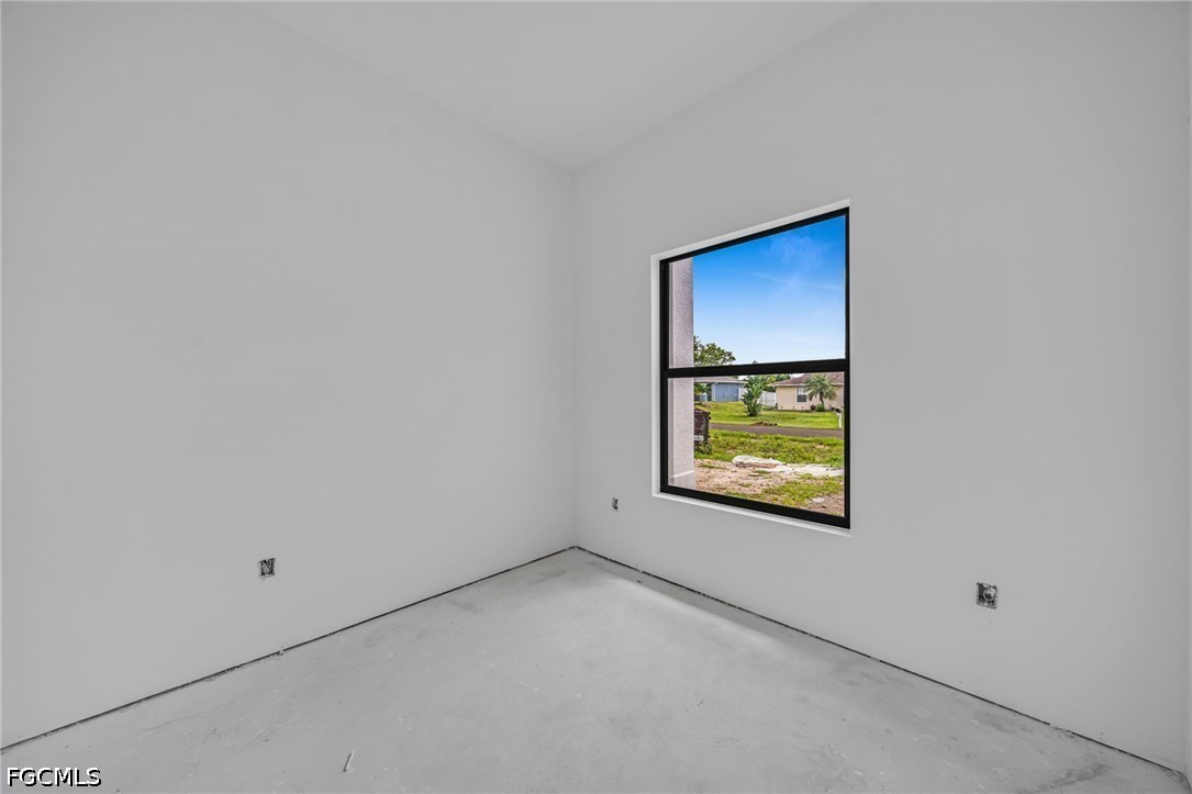 3 Bed SingleFamilyResidence for Sale in Cape Coral, photo 11