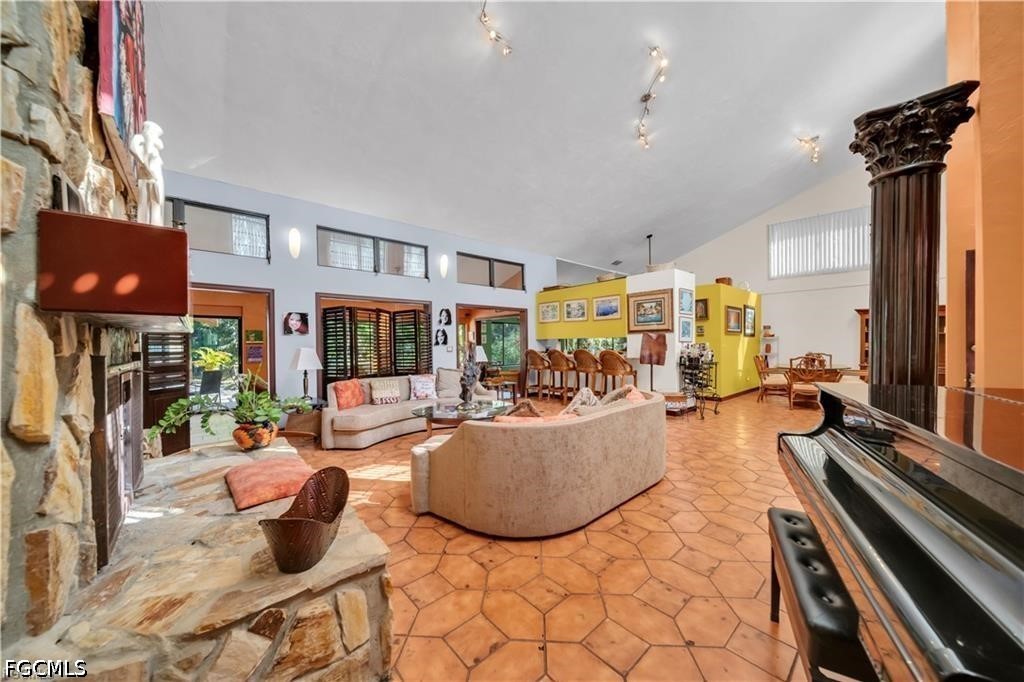 5 Bed SingleFamilyResidence for Sale in North Fort Myers, photo 11
