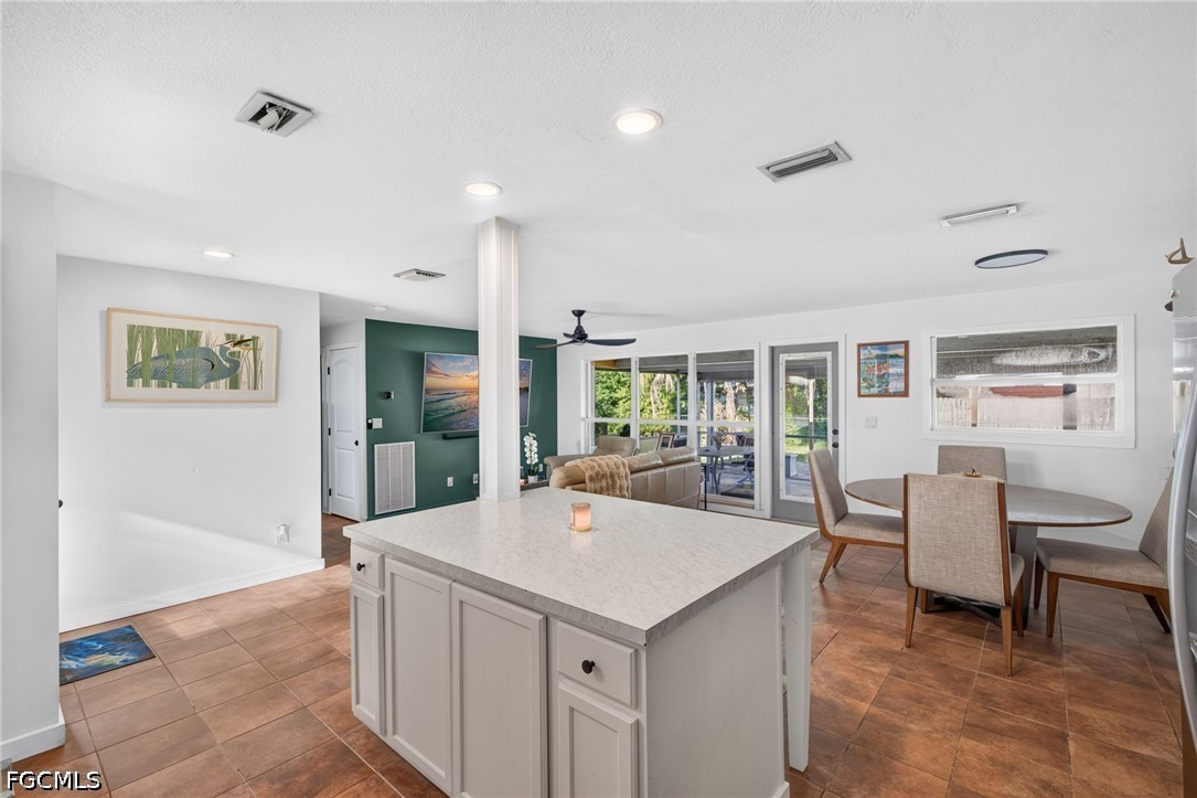 2 Bed SingleFamilyResidence for Sale in Rio Vista, photo 11