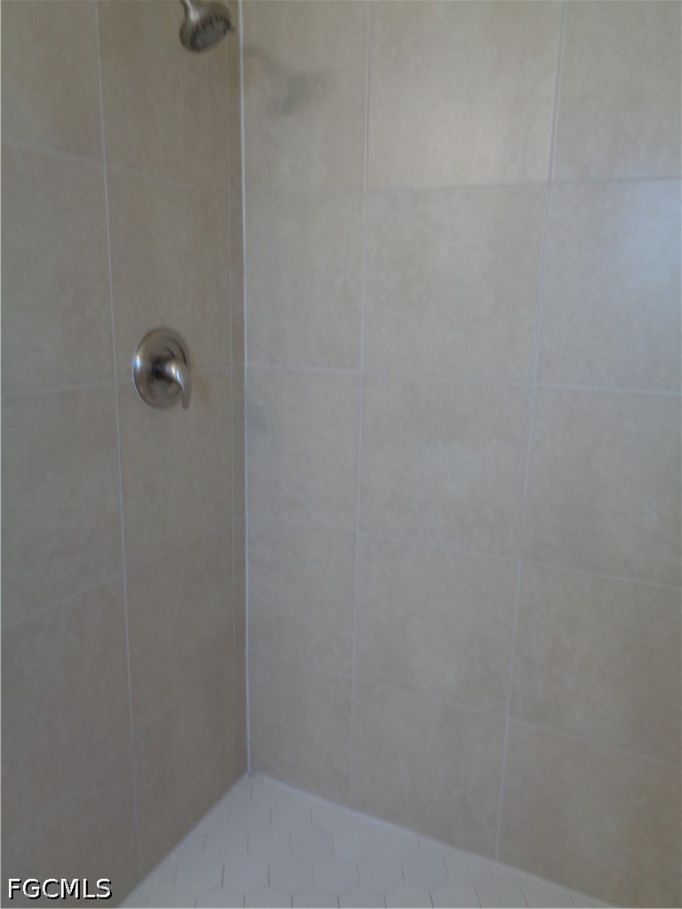 3 Bed SingleFamilyResidence for Sale in Cape Coral, photo 11