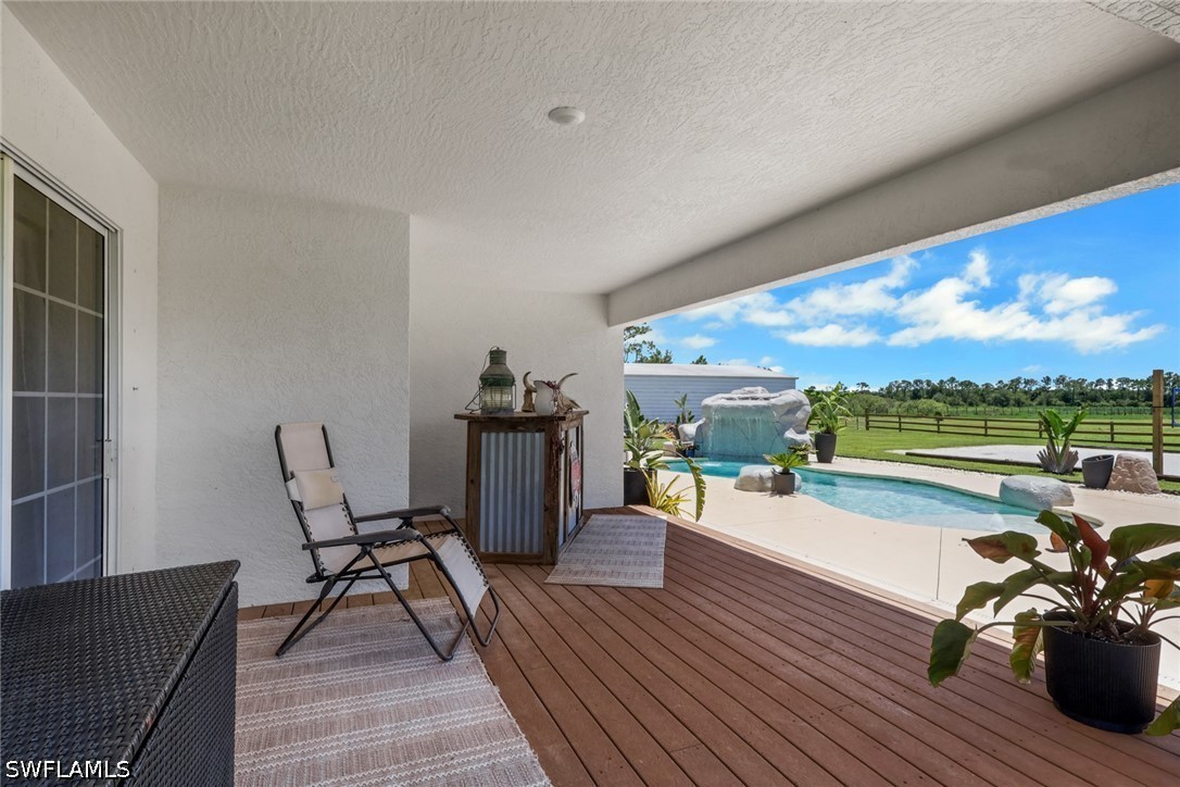 2 Bed Pool Home for Sale in Acreage, photo 11