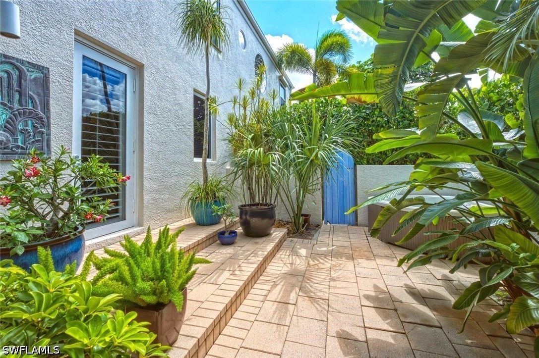 5 Bed Pool Home for Sale in Naples Park, photo 11