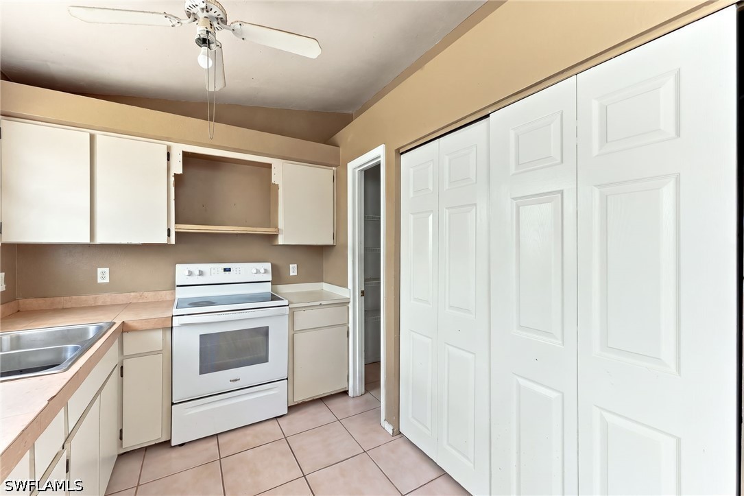 3 Bed SingleFamilyResidence for Sale in Naples, photo 11