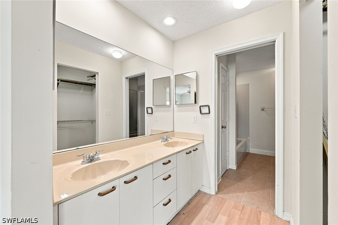 3 Bed SingleFamilyResidence for Sale in Naples, photo 11