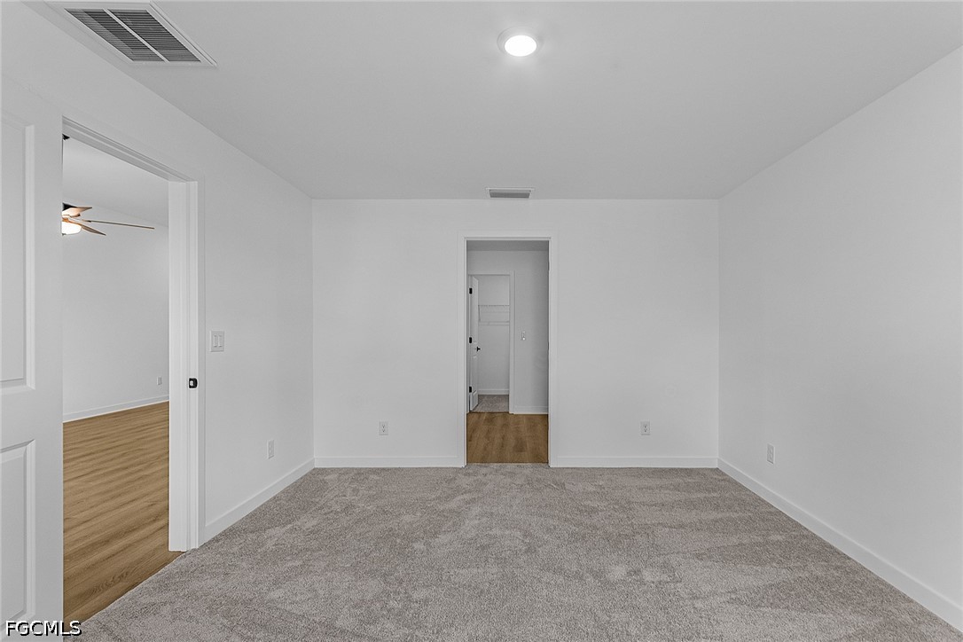 3 Bed SingleFamilyResidence for Sale in Mirror Lakes, photo 11