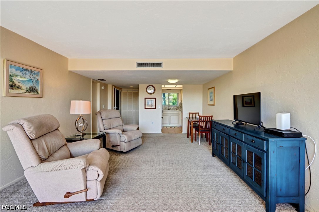 1 Bed Waterfront Home for Sale in Fort Myers, photo 11