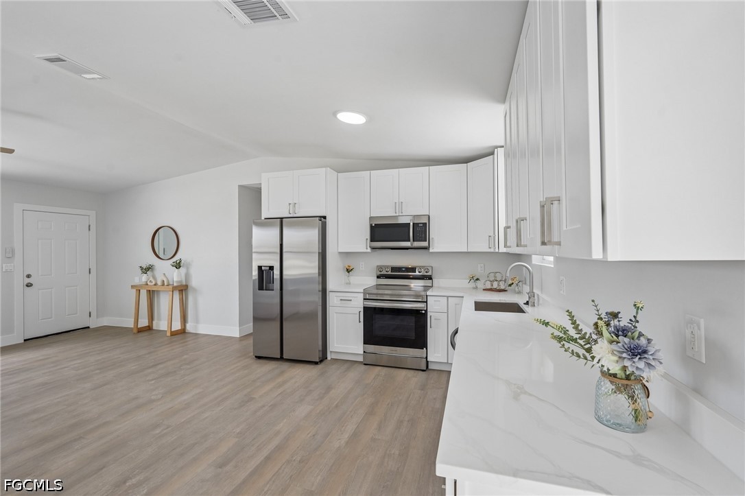 3 Bed SingleFamilyResidence for Sale in Cape Coral, photo 11