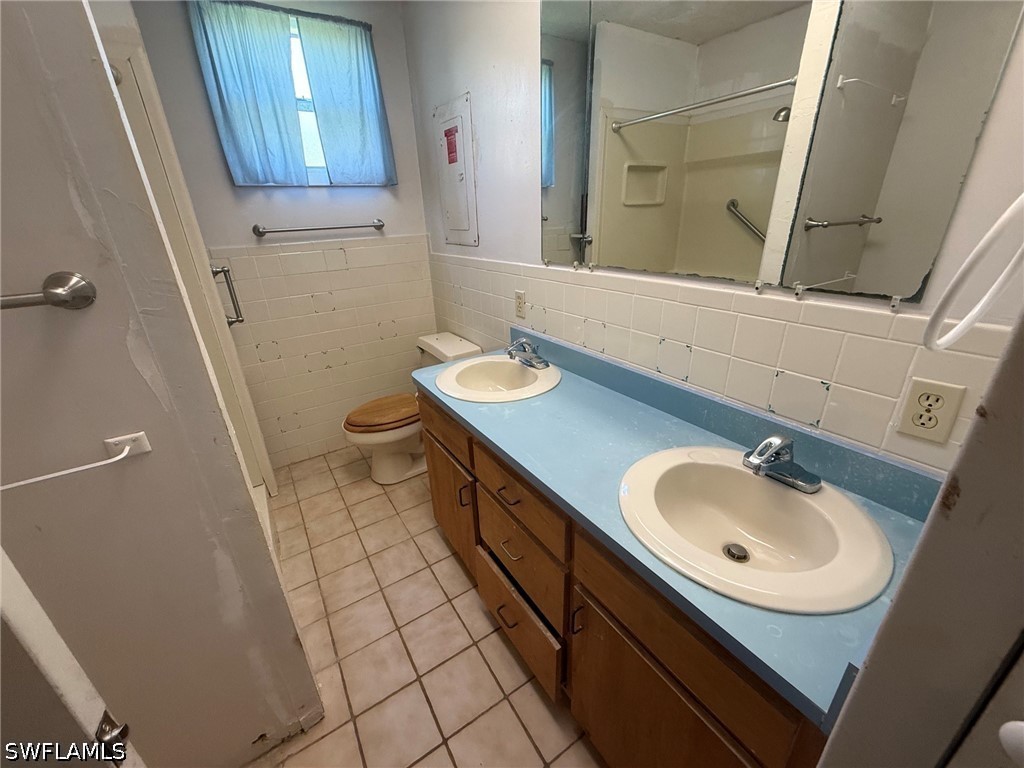 4 Bed SingleFamilyResidence for Sale in Fort Myers, photo 11