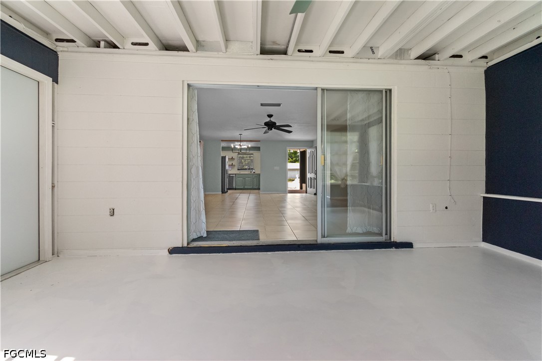 2 Bed SingleFamilyResidence for Sale in Fort Myers, photo 11