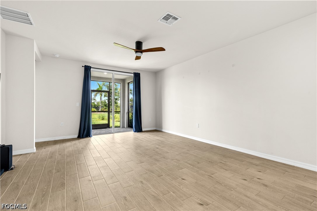 3 Bed SingleFamilyResidence for Sale in Crescent Lakes, photo 11