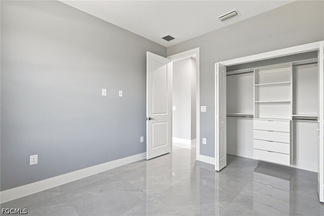 4 Bed SingleFamilyResidence for Sale in Lehigh Acres, photo 11