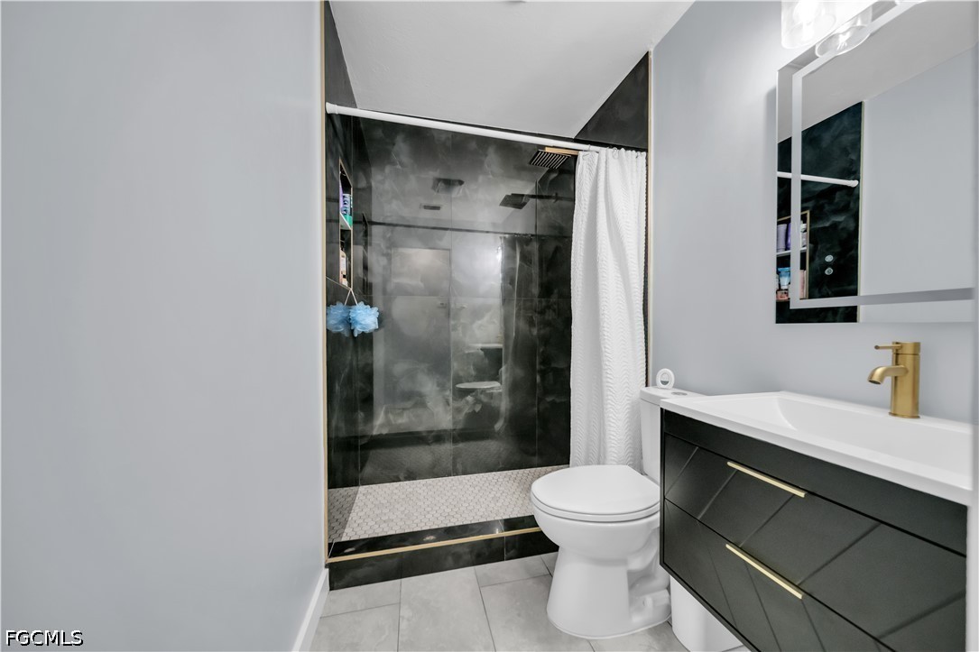 2 Bed SingleFamilyResidence for Sale in North Fort Myers, photo 11