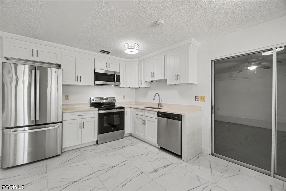2 Bed SingleFamilyResidence for Sale in Cape Coral, photo 11