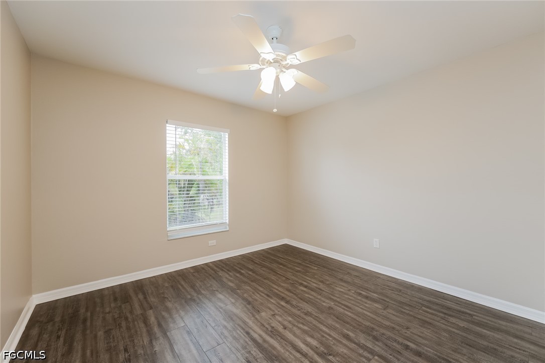 3 Bed SingleFamilyResidence for Sale in Mirror Lakes, photo 11