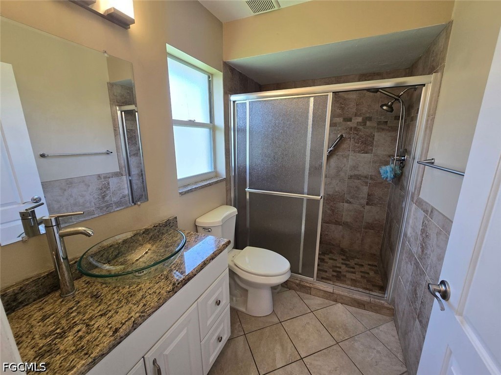 3 Bed SingleFamilyResidence for Sale in Cape Coral, photo 11