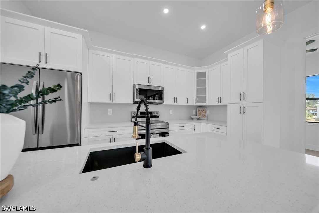 3 Bed SingleFamilyResidence for Sale in Lehigh Acres, photo 11