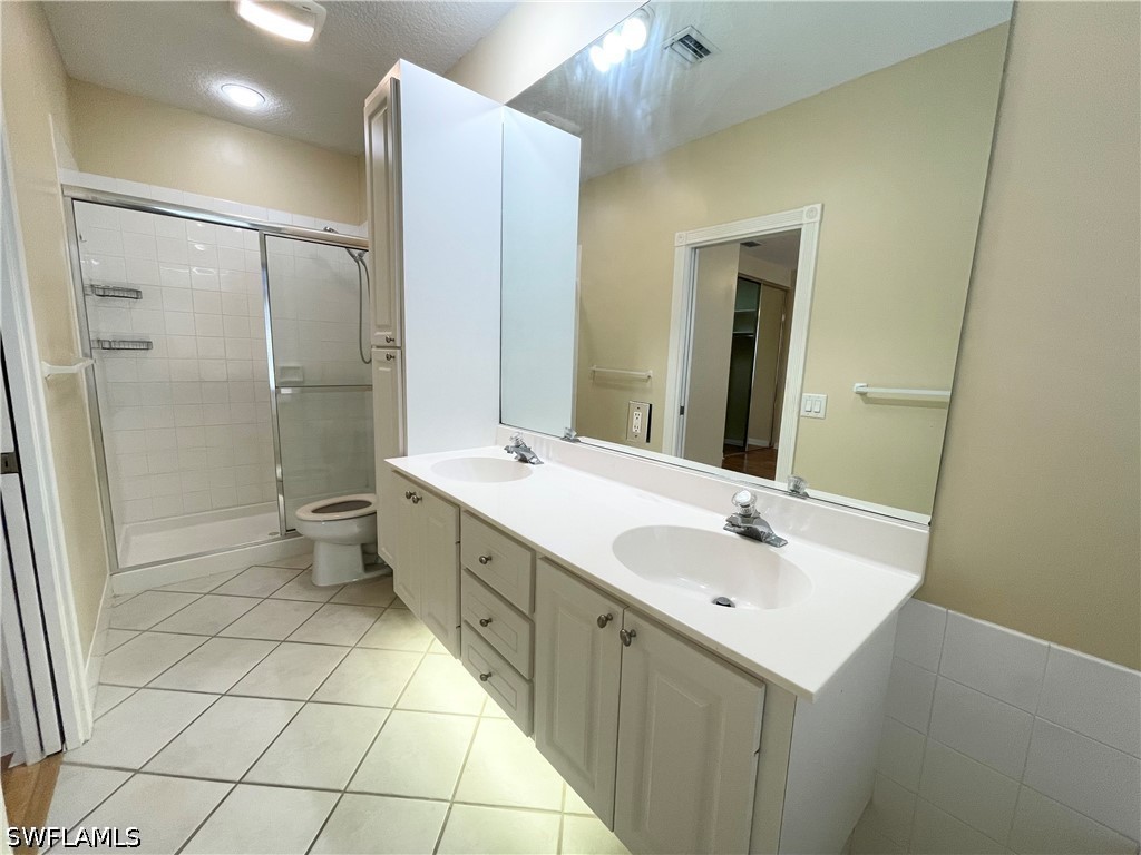 3 Bed Waterfront Home for Sale in The Cove, photo 11