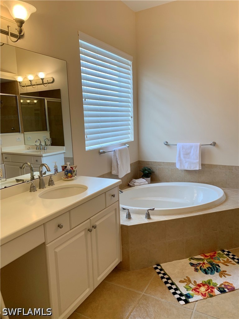 3 Bed SingleFamilyResidence for Sale in Naples, photo 11