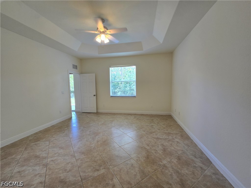 3 Bed SingleFamilyResidence for Sale in Lehigh Acres, photo 11