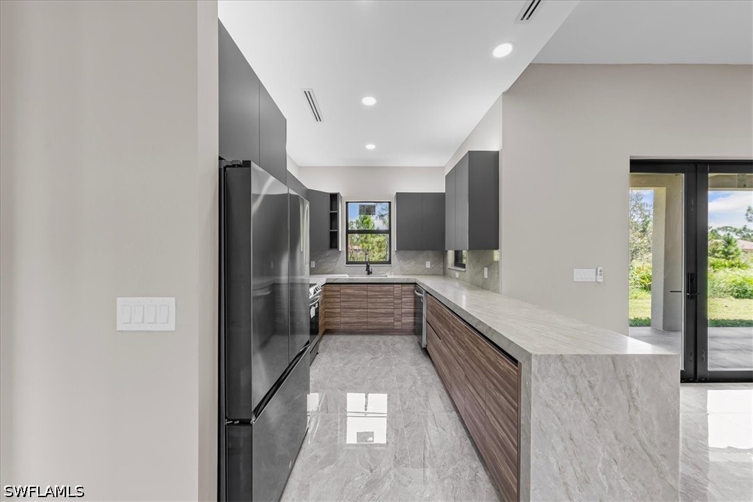 3 Bed SingleFamilyResidence for Sale in Lehigh Acres, photo 11