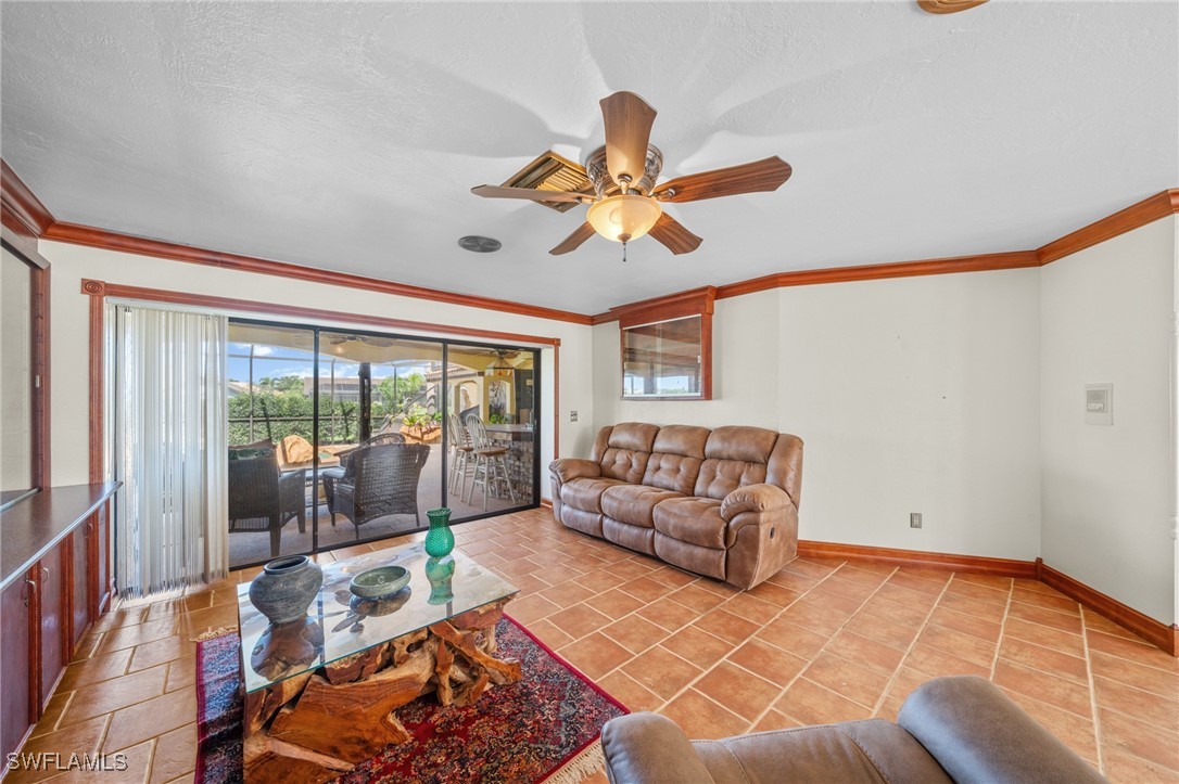 3 Bed Pool Home for Sale in Spanish Wells, photo 12