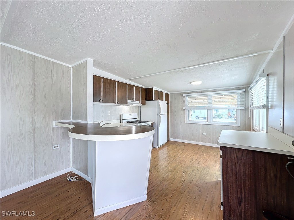 2 Bed ManufacturedHome for Sale in Mobile Manor, FL, $75,000 — photo 12